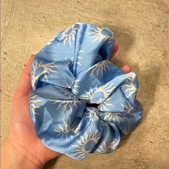 XL Blue Sun Patterned Scrunchie - Picture 2 of 4